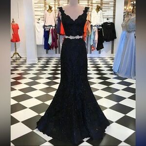 Sherri Hill Size 10 two piece black lace dress prom pageant